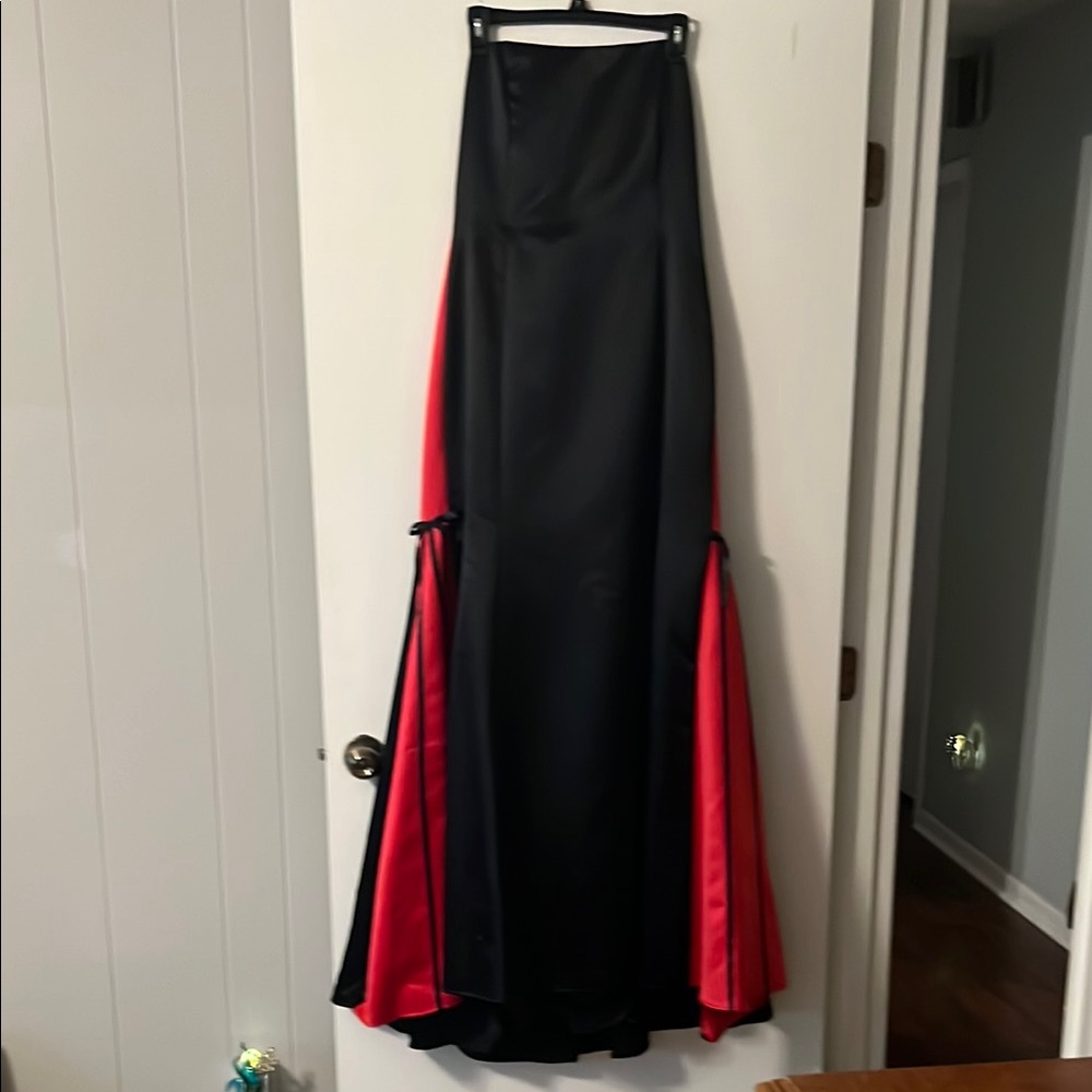 Scott McClintock Black and Red Satin Dress Strapless